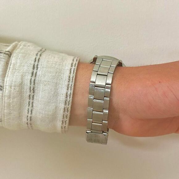 Y2K Silver Quartz Watch with Black Minimal Dial Unisex 8.5" New - Picture 3 of 8